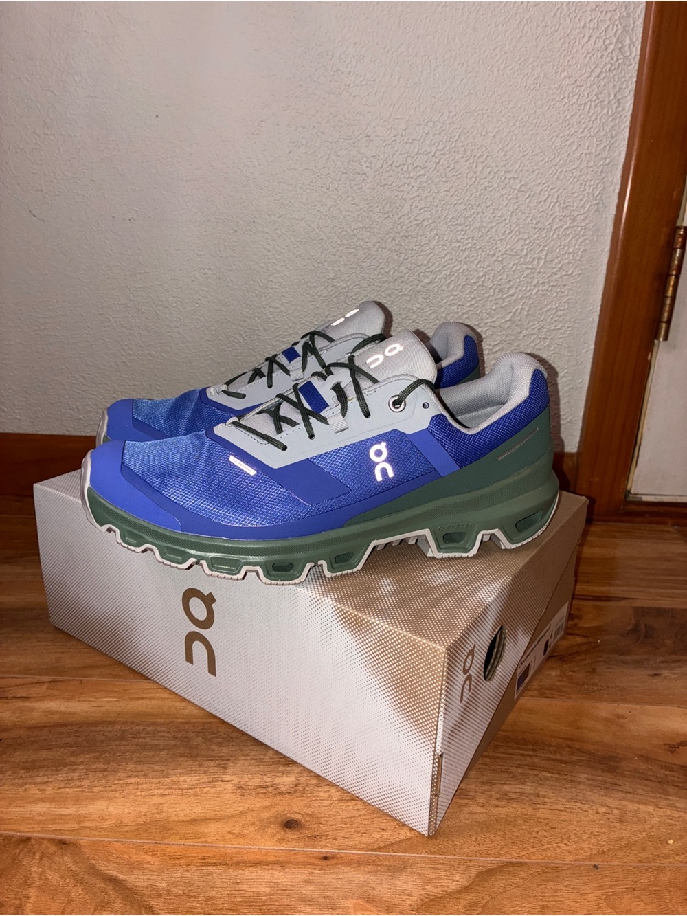 On Cloud Women’s Cloudventure Waterproof Trail Run Shoes, blue/green - size 10